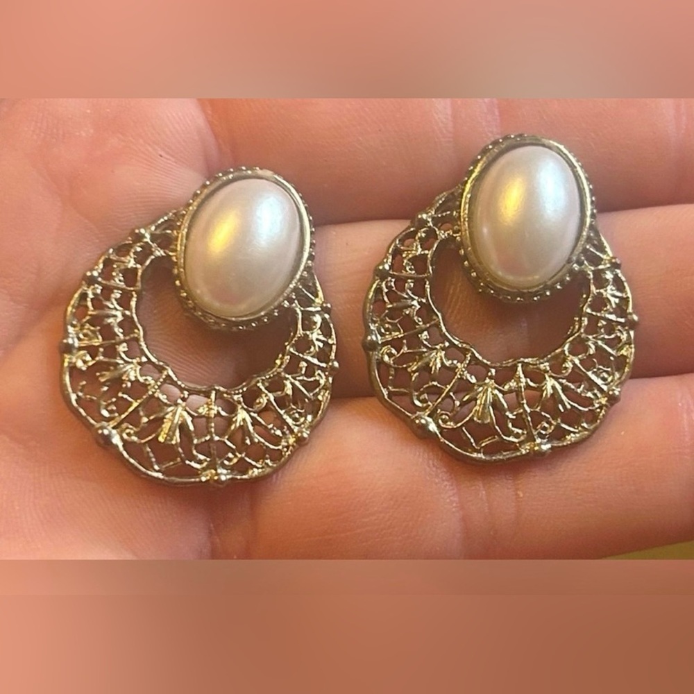 Vintage Filigree Pearl Drop Earrings Gold Tone Lace Statement Earrings - Picture 3 of 6
